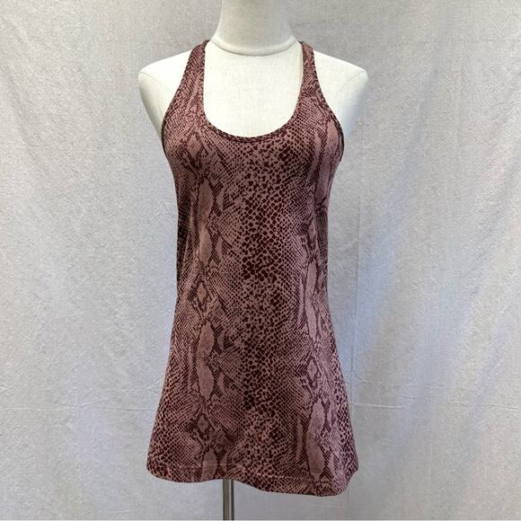 Lululemon Set of 2 Cool Racerback Tank in snakeskin print blue/berry size 6 & 8 - Picture 12 of 16